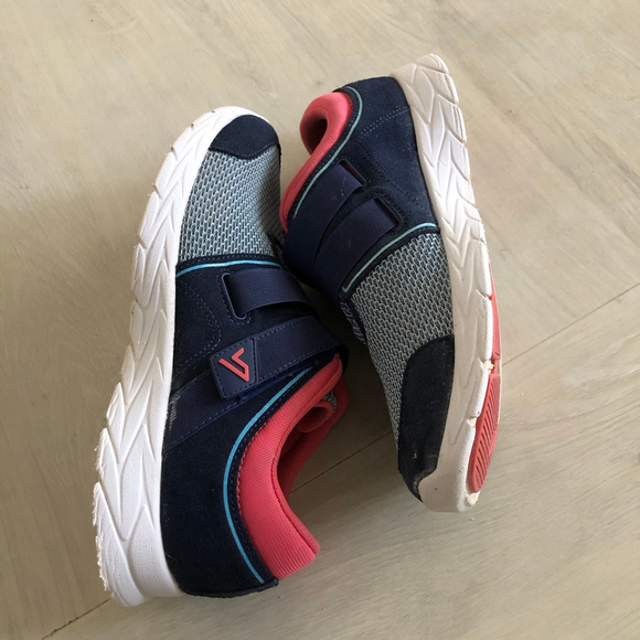 VIONIC WOMENS Size 8.5 Brisk Ema Sneakers - Picture 4 of 10